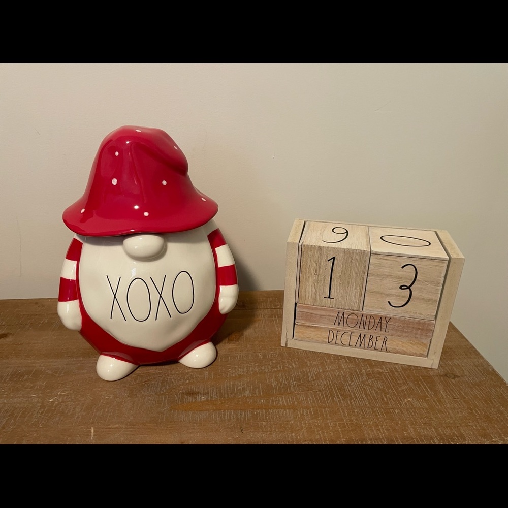 New Rae Dunn large valentines gnome canister XOXO